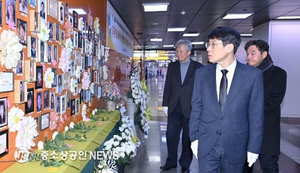 김정기 대구시장 권한대행, 지하철 화재사고 23주기 헌화 참배