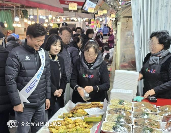 원미부흥시장에서 장을 보며 지역 소비 동향을 점검했다.