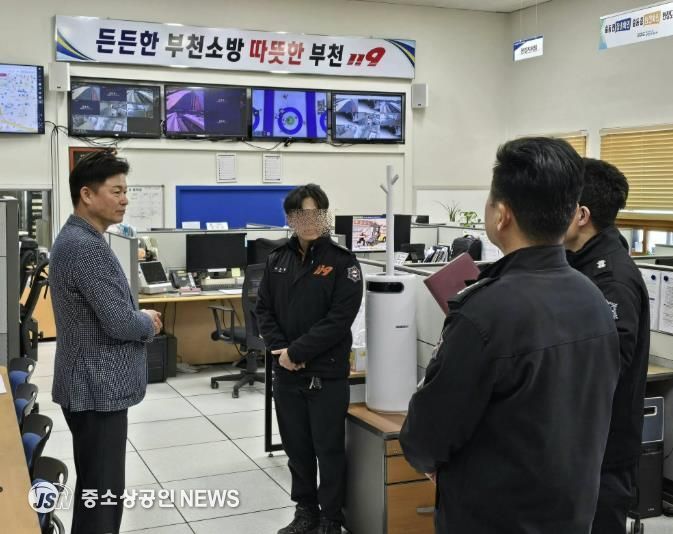 부천소방서에서 비상근무를 이어가는 소방대원을 격려했다.