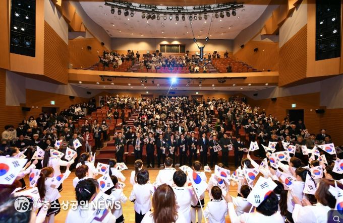 김포시가 1일 오전 김포아트홀에서 제107주년 3·1절 기념식을 개최했다.