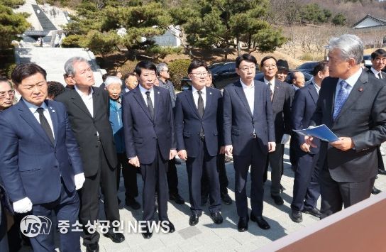 107주년 3·1절 기념 독립운동추념탑 참배