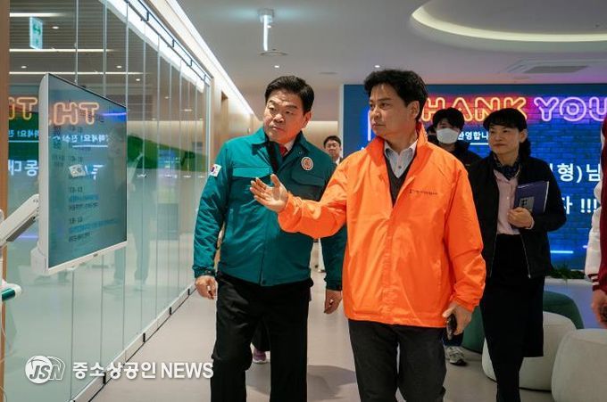 봄맞이 안전순찰 서울디지털 동행 플라자 방문한 이필형 동대문구청장