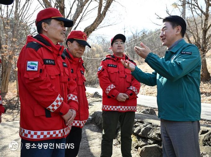 의정부시는 3월 3일 산불 대응 체계를 점검하고, 산불 예방 활동에 대한 현장 점검과 근무자 격려를 실시했다.