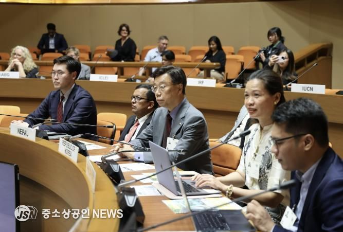 내려받기AI반도체과-신상진 성남시장이 16일 태국 방콕 유엔컨퍼런스센터에서 열린 유엔지역개발센터(UNCRD) 지속가능교통(EST) 아시아지역 회의 개회식에 참석하고 있다